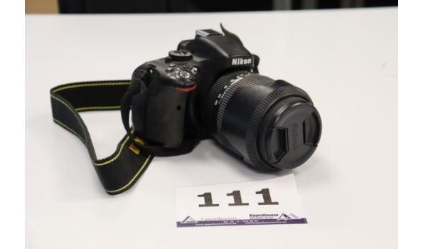 Digitale fotocamera NIKON, type D5100 + lens Sigma DC 18-200mm, zonder batterij/lader, werking niet gekend